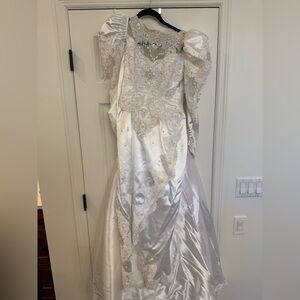 Bonny 80s Vintage White Lace Beaded Long Sleeve Wedding Dress Grown Bows Sz 10